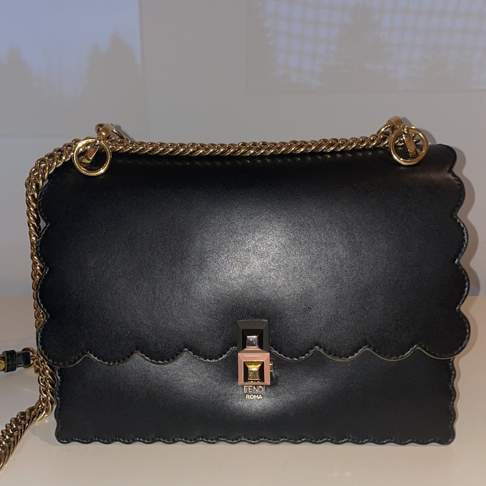 Fendi, Pre-owned Black Leather Kan I Shoulder Bag - Picture 3 of 9